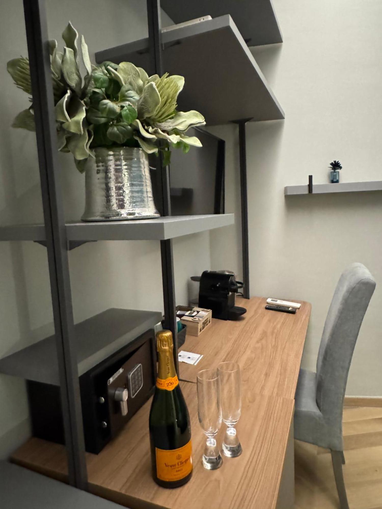 Sky Luxury Rooms Nettuno Eksteriør billede
