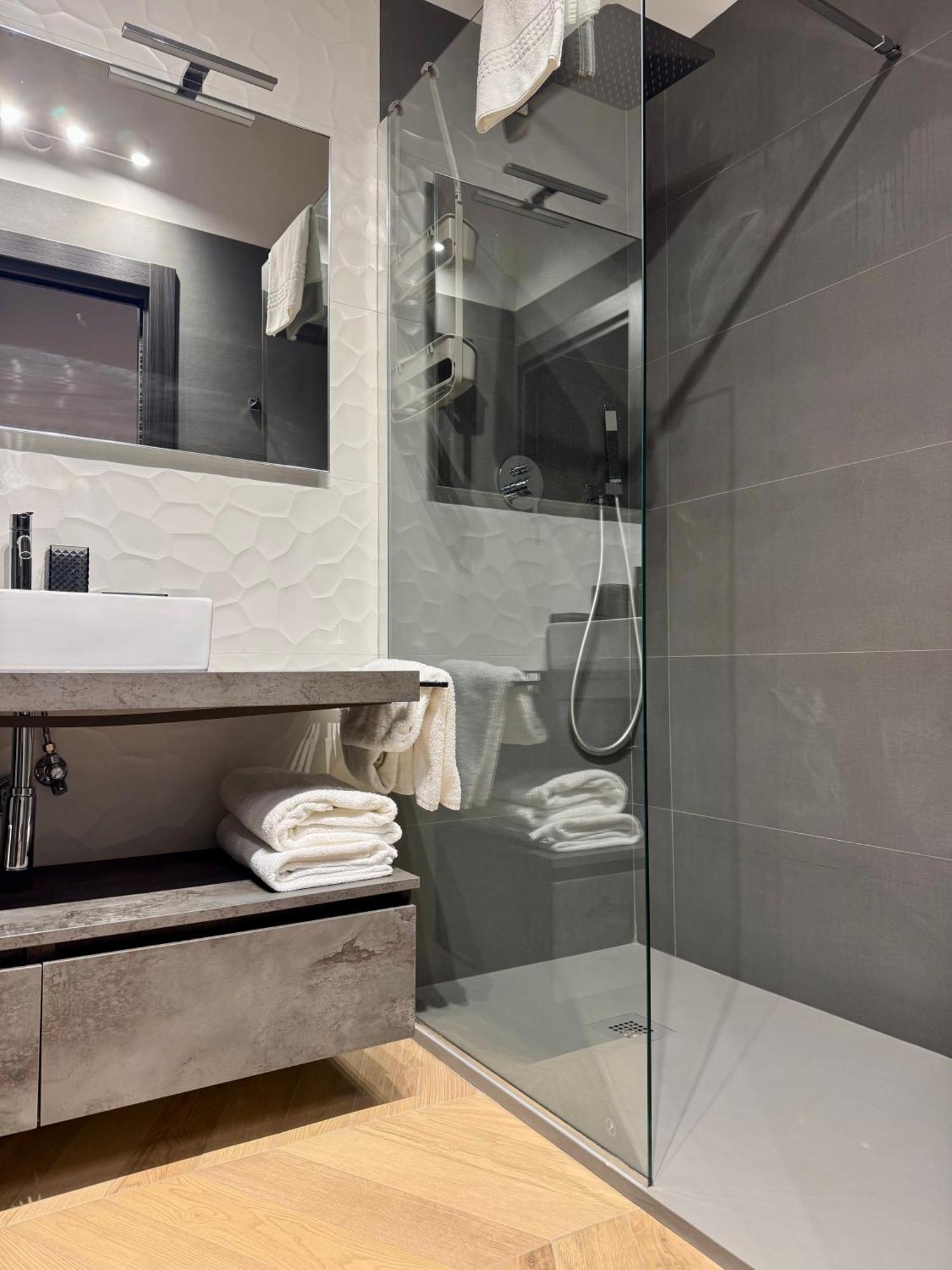 Sky Luxury Rooms Nettuno Eksteriør billede